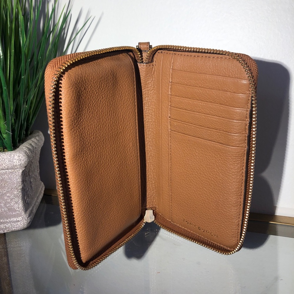 SOLD β€οΈTORY BURCH Dark Tan Leather Zip Wallet - Picture 5 of 8